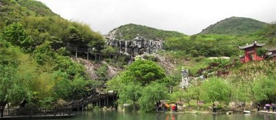 该景区以峰,石为特色,寺,洞为主体.