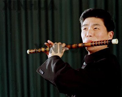 俞逊发,著名的笛子演奏家,作曲家,乐器改良家以及教育家,1946年1月8