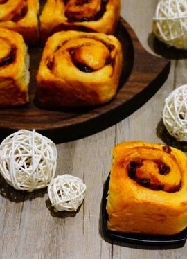 黄油水果面包卷