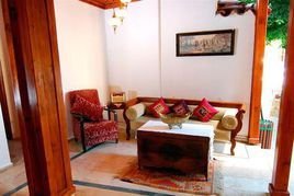 怀特花园潘森酒店