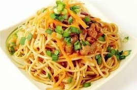 肉丝胡萝卜炒面