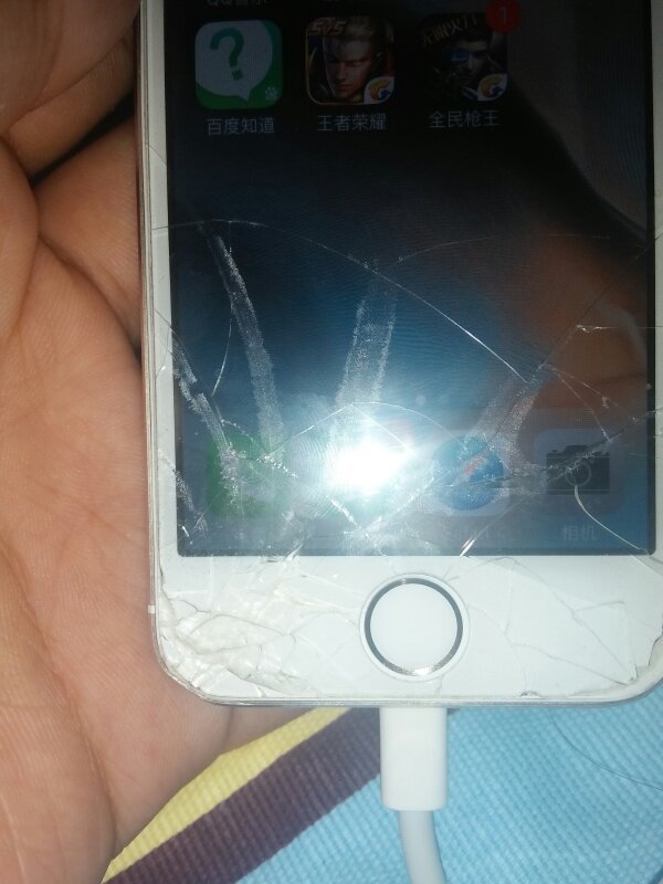 我的苹果5s和手机屏和钢化膜同时碎了,但里面