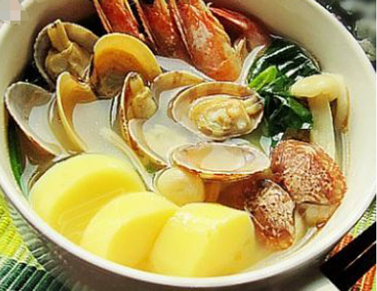《如何做美味的蛤蜊海鲜汤》做法要回答详细些