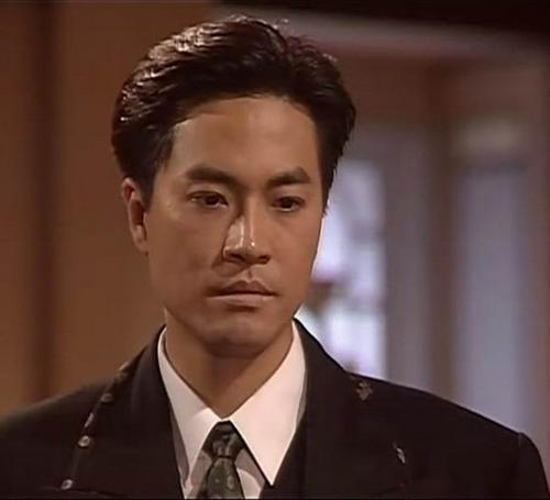 接着,陈庭威在1993年再接再厉主演了《再见黄埔滩》,这部以中国教父