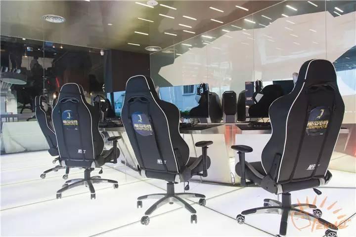 投资2000万自己办电竞比赛,周杰伦网吧还有更