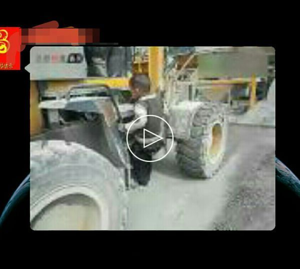 微信群里的小视频是怎么发上去的,我说的是微