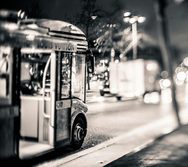 请问有人能帮忙把括号里的句子弄到这张图片上