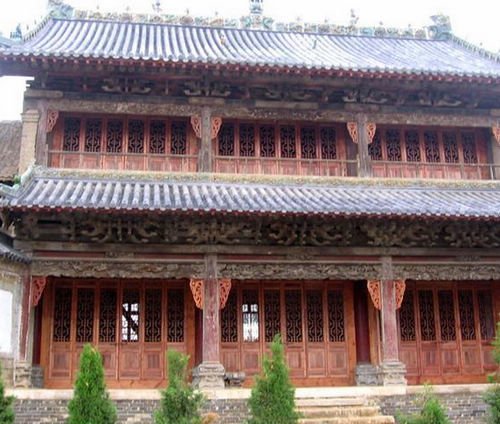 源潭镇,位于河南省南阳市唐河县城北13公里处,紧邻社旗县,素有唐河"北